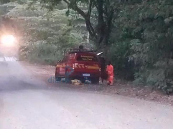 Os bombeiros foram acionados para resgatar o corpo localizado em um córrego de Santana do Paraíso