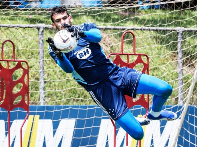 Gabriel Mesquita foi titular do Água Santa em quatro partidas, mas perdeu a titularidade para Ygor Vinhas 
