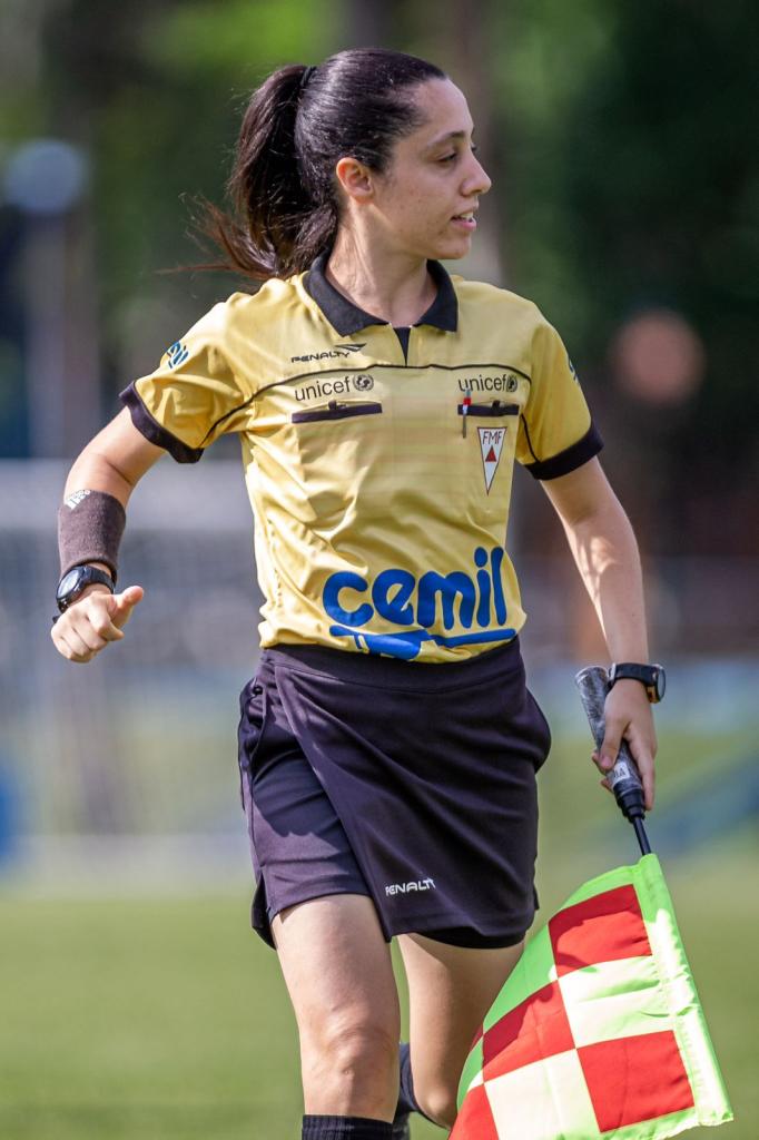 Já com o escudo da FMF, Flávia Sobrinho atua com desenvoltura e elogios, numa carreira que pode chegar brevemente à CBF