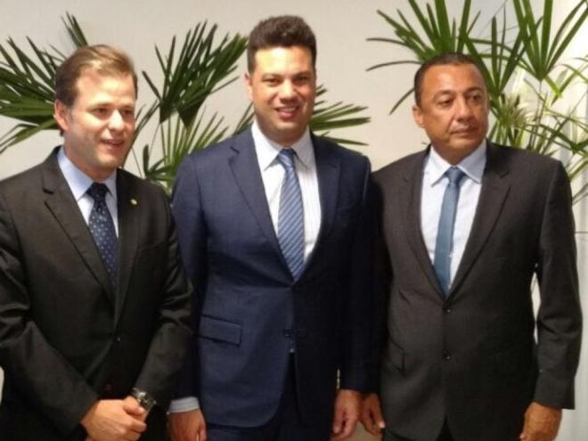 Vereador Adiel em 2017, com o então deputado federal Leonardo Quintão e o ministro do Esporte na ocasião, Leonardo Picciani