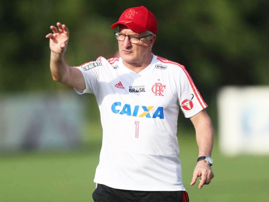Novo treinador substitui novamente Rogério Ceni