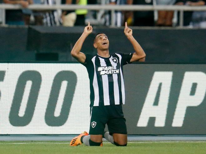 Victor Sá marcou o primeiro gol do Botafogo na partida 