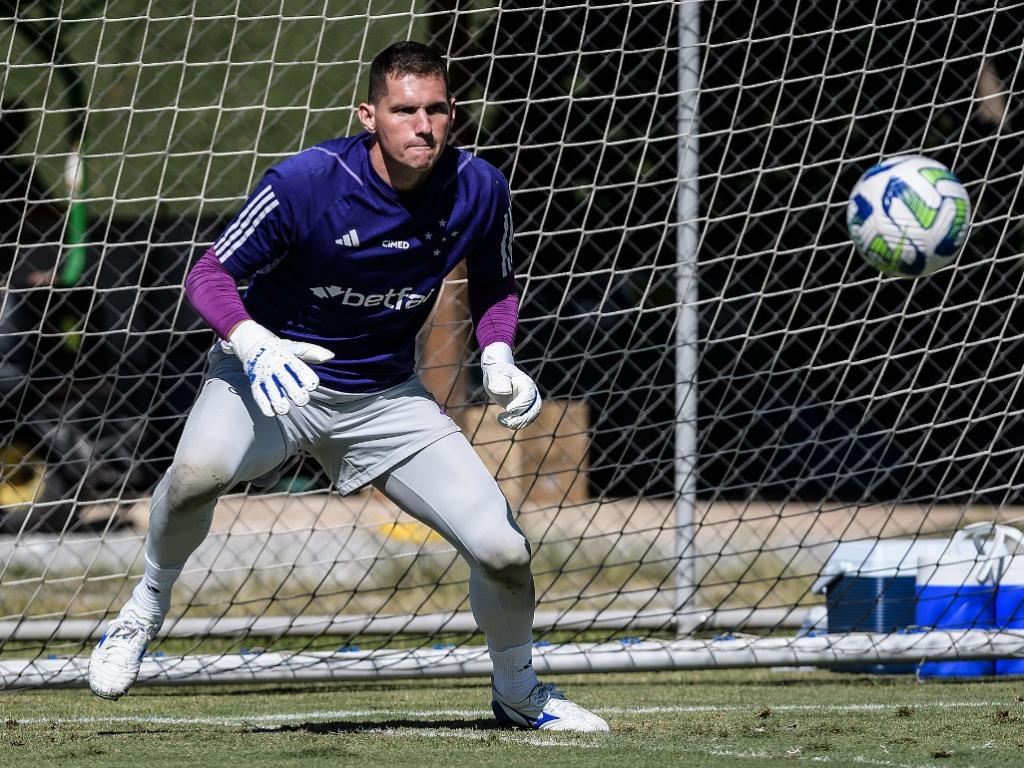 Cruzeiro confirma lesão grave no joelho de Wesley Gasolina, que