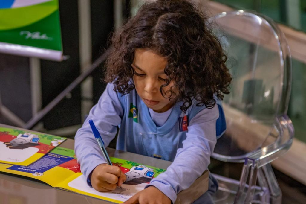 A obra promete encantar tanto crianças quanto adultos, com uma história cativante e personagens memoráveis