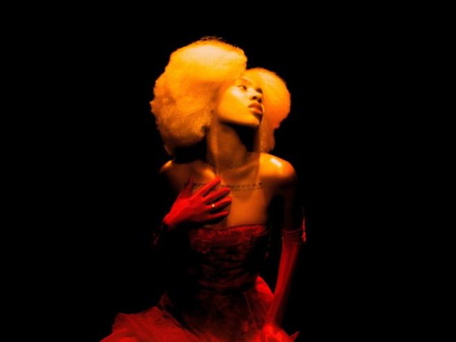 A cantora e atriz Augusta Barna surpreende com um disco bem produzido