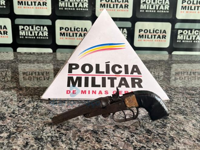 A garrucha de calibre 32, usada no atentado, foi encontrada com o adolescente infrator