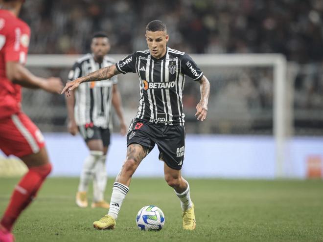 Guilherme Arana voltou a atuar no Mineirão pelo Atlético após nove meses
