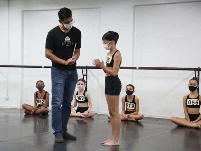 As candidatas e os candidatos não precisam ter conhecimento de dança clássica