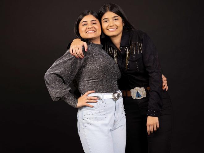 A dupla sertaneja Duda e Isa Amorim é atração no bosque da Fundação