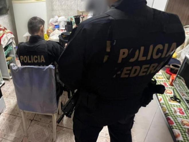 Desde as primeiras horas do dia, policiais buscam provas nas residências, fazendas e empresas dos investigados por organização criminosa 