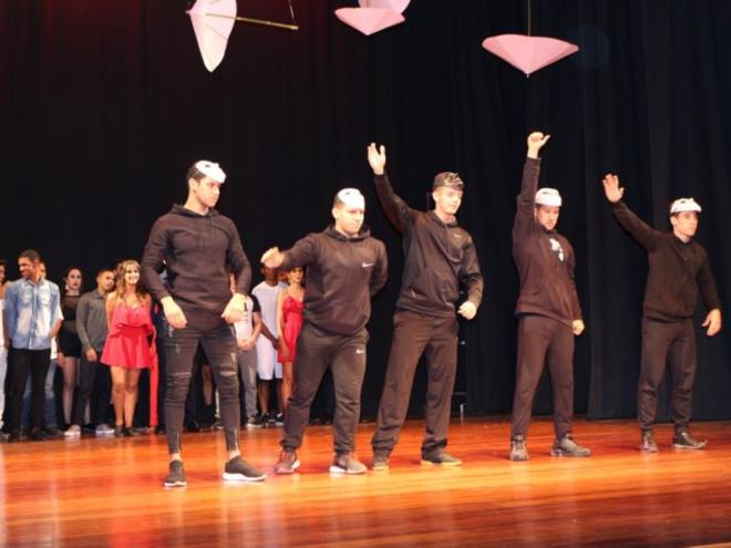 A mostra reúne 10 coreografias desenvolvidas pelos alunos no semestre