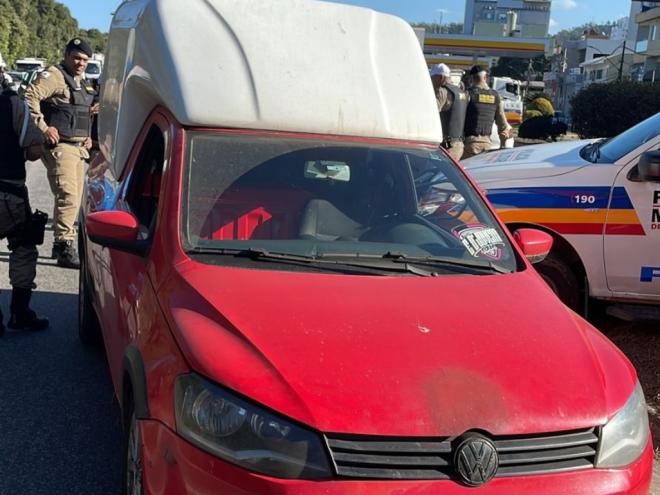 O homem procurado em Belo Horizonte foi preso a bordo dessa VW Saveiro 