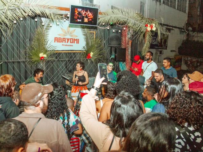 Edição deste domingo combina roda de samba com festas julinas