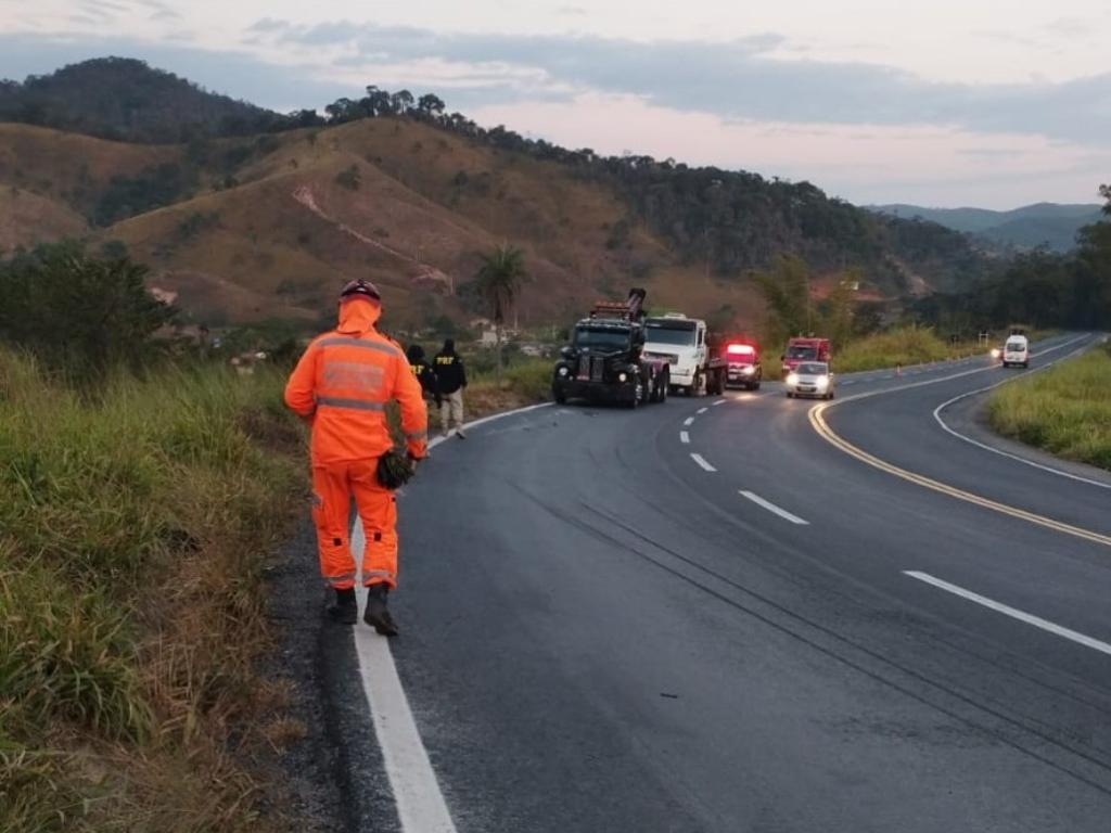 Acidente aconteceu nesta curva, no fim da madrugada desta segunda-feira 