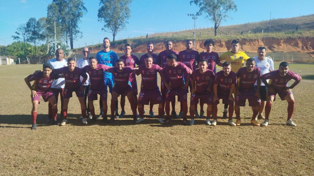 A formação do Novo Cruzeiro que jogou em Dom Cavati, que conseguiu o notável placar de 39 a 0