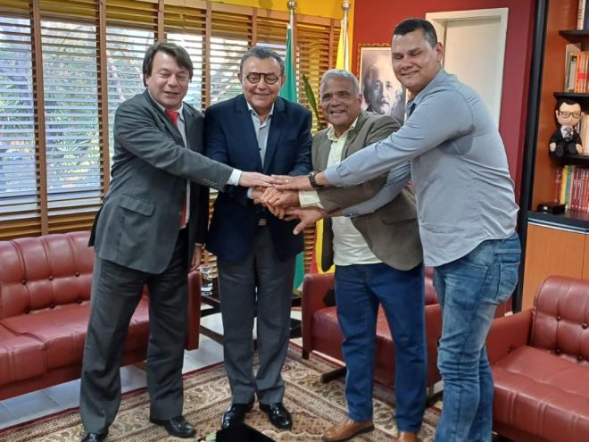 Mário Assad, Carlos Siqueira e Everton Germano, celebram a filiação de Nardyello Rocha ao PSB