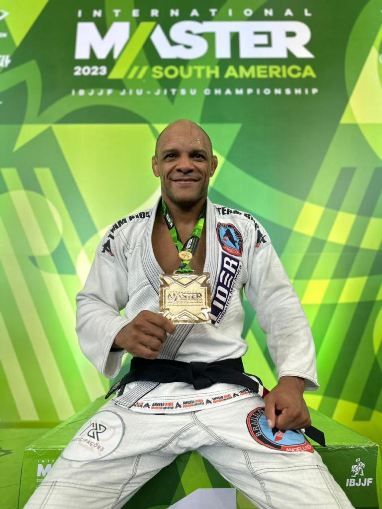 Ângelo Rios é professor e atleta profissional de Jiu-jítsu no Vale do Aço 