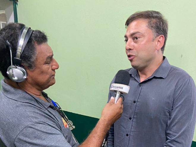 Nicanor Pires anuncia o pagamento dos atrasados com elenco e comissão técnica (foto Waldecy Castro)