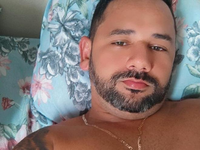 O carro do comerciante Rainier de Almeida Dias, de 42 anos, foi visto trafegando pela BR-458 sentido a Caratinga; Suspeito, natural de Pocrane (MG), é alvo de buscas da polícia no Vale do Aço e regiões vizinhas 