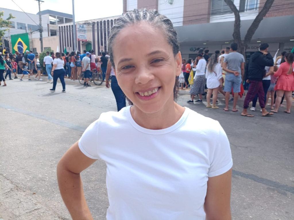 ''Este é um momento para os jovens estarem mais envolvidos com as atividades cívicas da escola, aprendendo sobre valores e respeito à nossa nação brasileira''. Valdênia Fátima Vieira Ramos, monitora escolar, Júlia Kubitschek