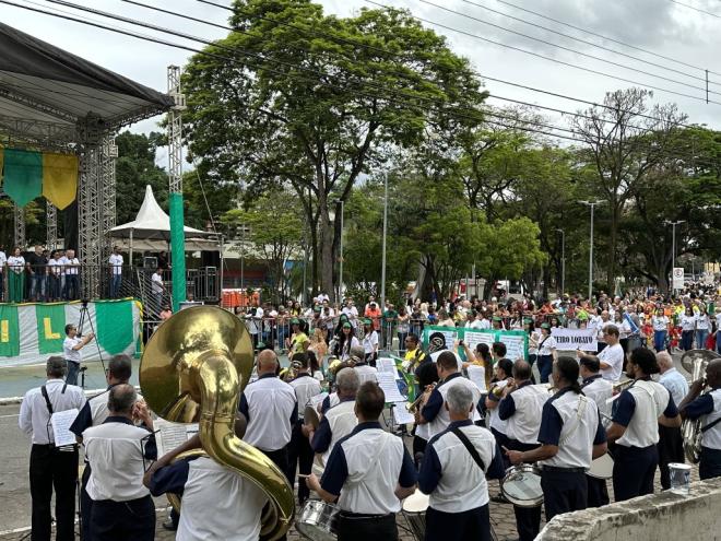 Polícia Militar, Corpo de Bombeiros, Adevita/ Creia e Assistência Social também marcaram presença no evento realizado na Praça 1º de Maio