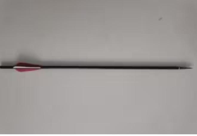 Homem foi atingido por flechadas nas costas e na barriga; um dos dardos foi entregue à polícia 