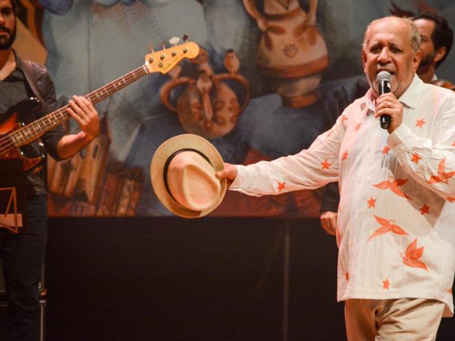 Humorista, ator, apresentador, cantor, narrador e compositor se apresenta em Ipatinga