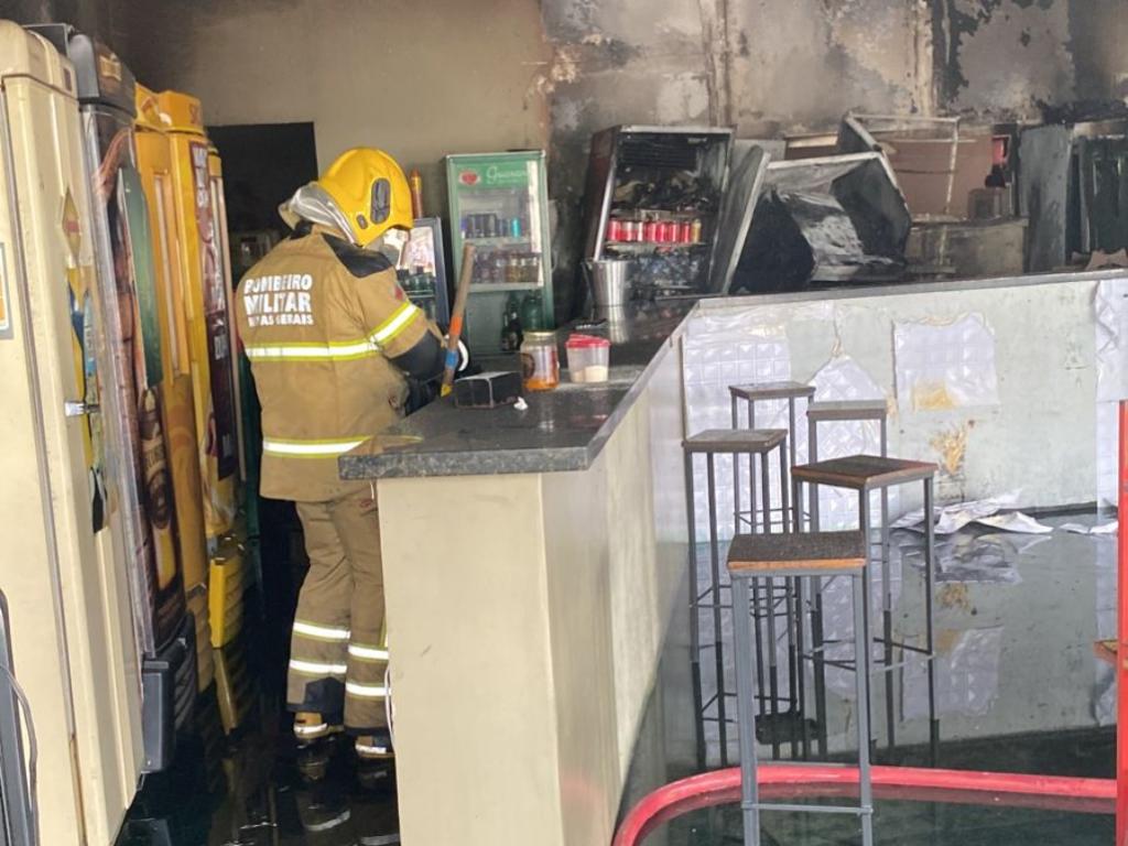 Incêndio foi iniciado  no setor de refrigeração de bebidas 