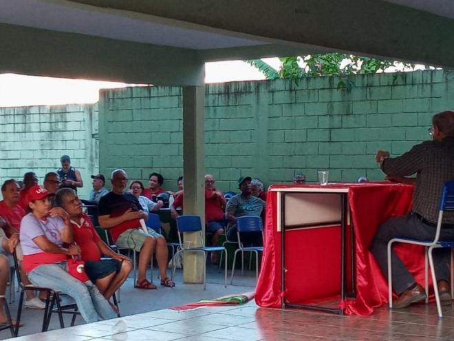 Na plenária municipal, os participantes analisaram a atual situação política e os desafios que a administração da cidade enfrenta