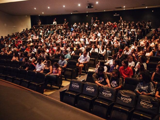 O público prestigia a mostra itinerante de cinema