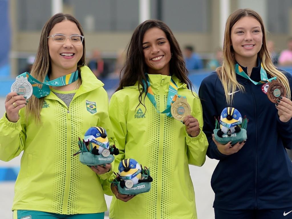 Para ficar com a medalha dourada Rayssa Leal somou o total de 236,98 pontos, enquanto Pâmela Rosa garantiu a segunda posição com 211,34 pontos