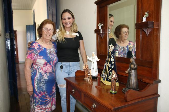 Luana Tamara Oliveira, 28 anos, formou-se em Veterinária e retoronou para Serranos, a professora aposentada Zélia de Azevedo Carvalho, de 77 anos, também no passado fez o mesmo caminho: Saiu para estudar e retornou para a terra natal 
