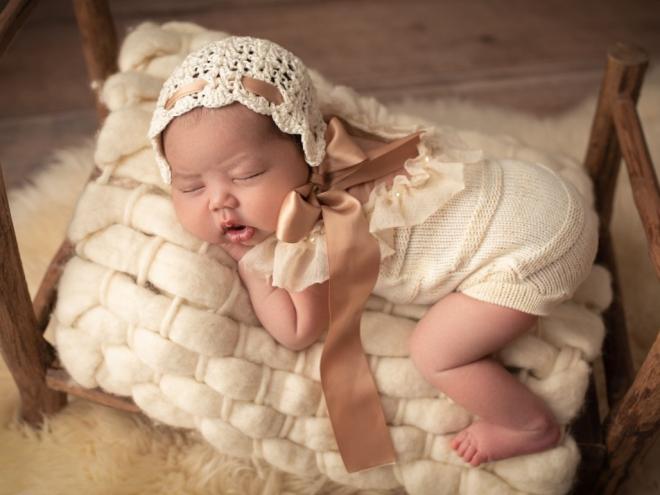 O timing ideal para fotografar um recém-nascido é dentro das primeiras duas semanas de vida
