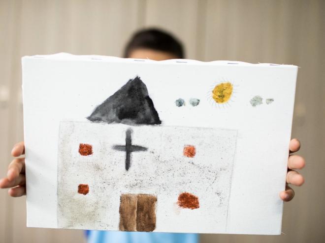 Aluno mostra sua arte: o descartável vira algo novo