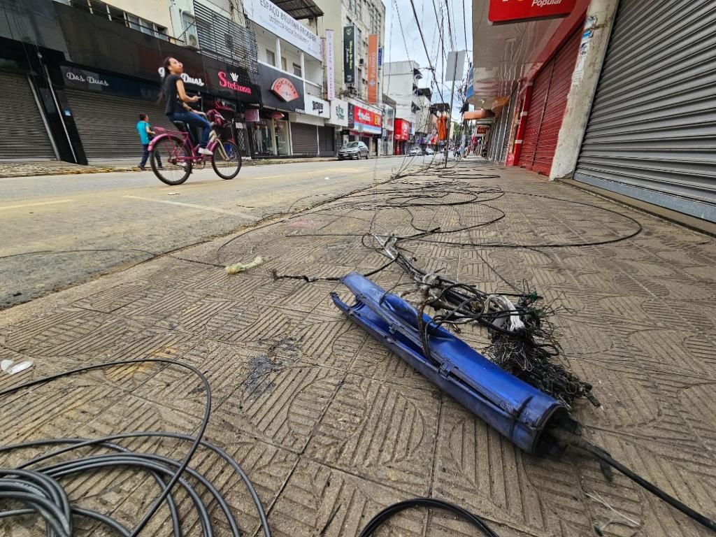Em algumas lojas há energia elétrica,  mas não há Internet 