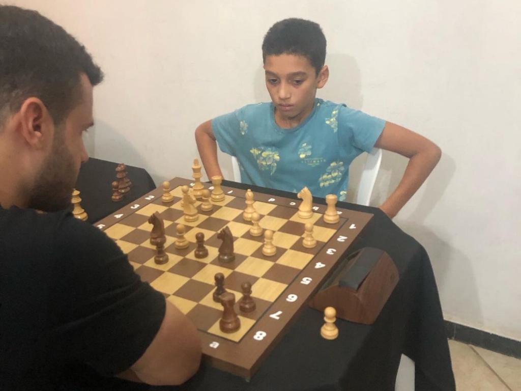 Emanuel de Souza Marcos, 10 anos, demonstrou sua habilidade ao desafiar competidores adultos