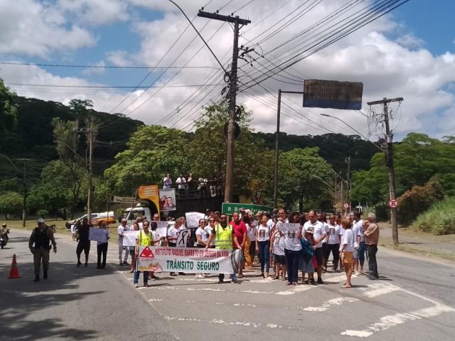 Familiares e amigos pedem justiça em caso de jovem vítima de acidente 