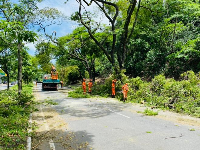 Administração municipal afirma que, dada a extensão dos danos, trabalho terá que ser mantido nos próximos dias