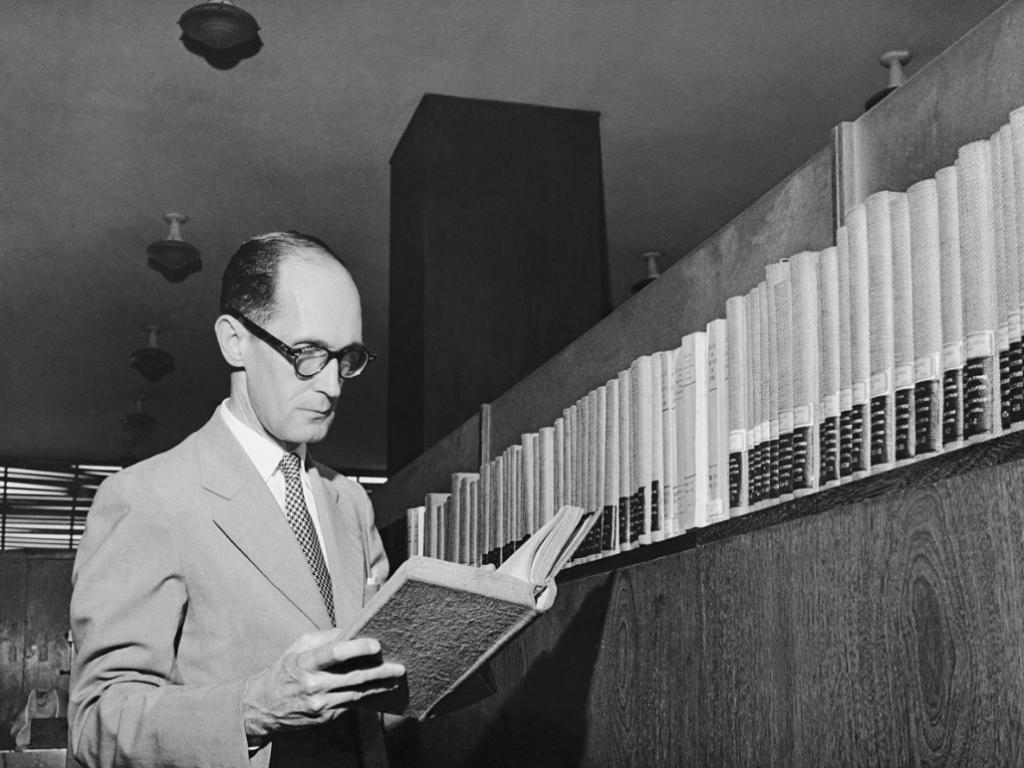 O itabirano Carlos Drummond de Andrade: o ''poeta maior'' da literatura brasileira
