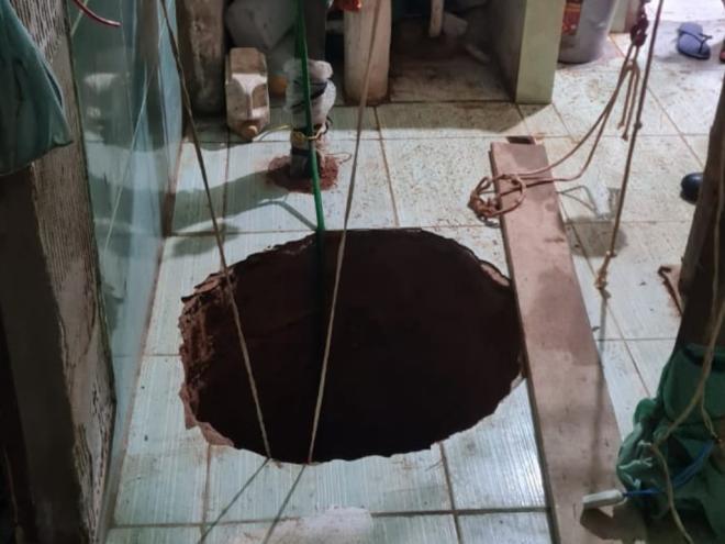 Buraco foi escavado na casa da vítima