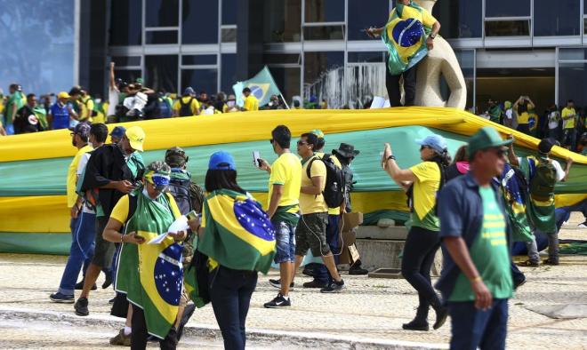 Atos em Brasília: investigações já levaram 25 pessoas à condenção e penas variam de 10 a 17 anos de prisão, além de multa  