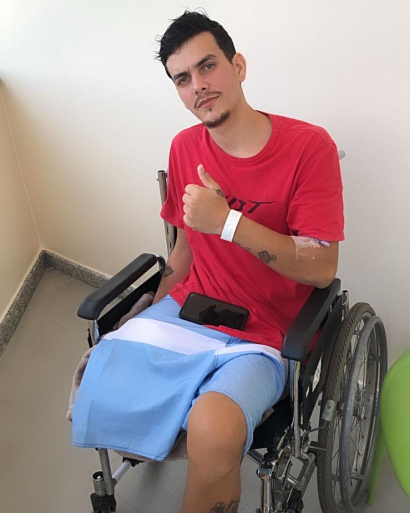 Walisson tem 26 anos e disse que, quando foi diagnosticada a necessidade da amputação, resistiu, procurou alternativa e a não encontrou, acabou perdendo uma das pernas