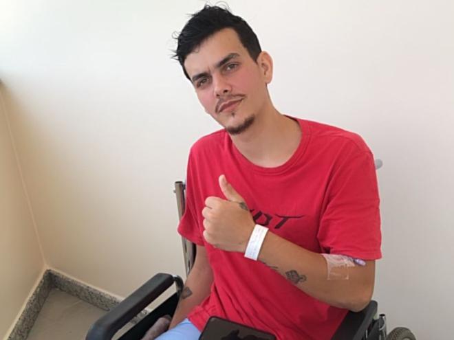 Walisson Fernando Costa Soares sente dores fortes que tornam a rotina muito difícil, já que tem duas filhas