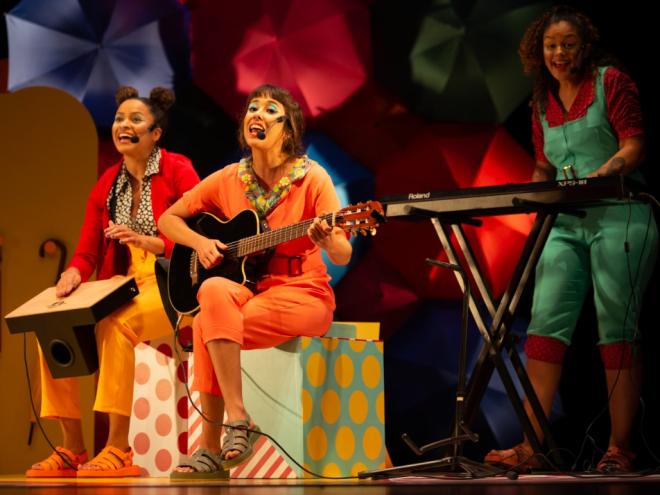 A peça descreve uma aventura brincante com as palavras