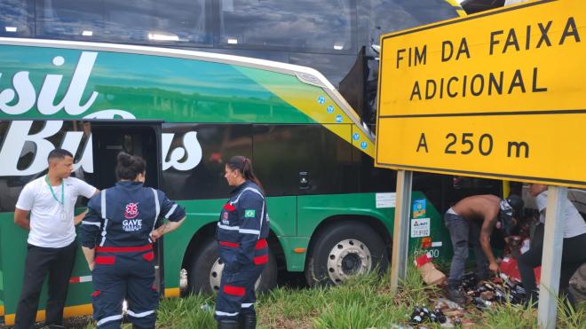 No total, 16 passageiros tiveram escoriações e dispensaram socorro médico