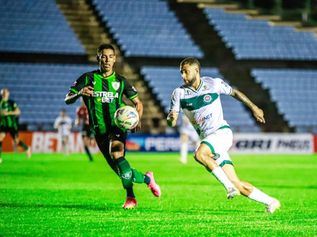 Equipe quadricolor não resistiu à pressão do Coelho e perdeu por 6 a 1 