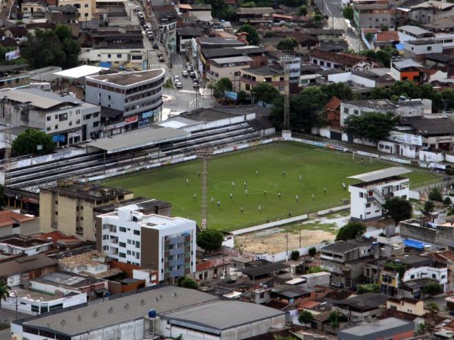 Estádio Louis Ensch, um patrimônio de muitos milhões no Centro de Coronel Fabriciano, está sem manutenção já há algum tempo