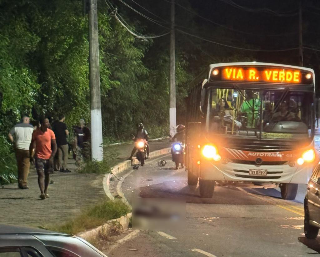 Acidente aconteceu na rua 128, entrada do bairro Santa Maria, em Timóteo