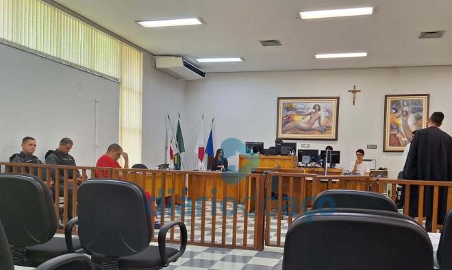 Julgamento está em andamento no Salão do Júri em Ipatinga desde as 9h