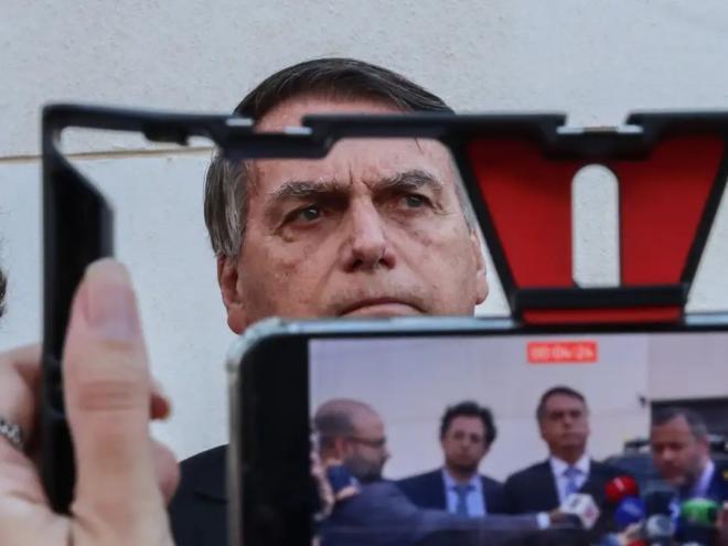 Polícia Federal aponta que Bolsonaro teve acesso e sugeriu alterações na famigerada 'minuta do golpe' 